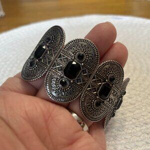 Vintage Ornate Silver Tone Stretch Bracelet with Intricate Black Stone Accents